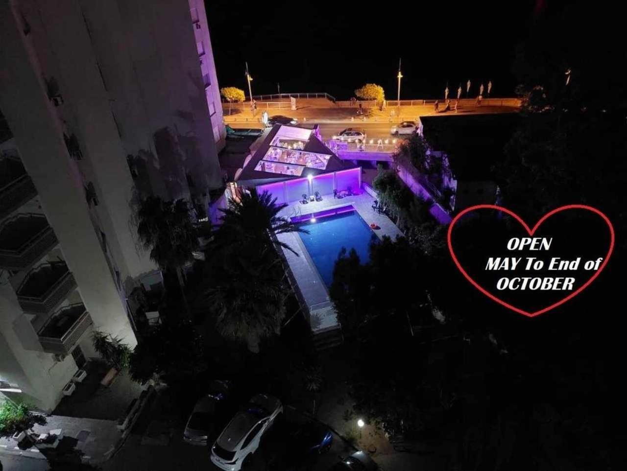 Beachfront Skyline Retreat 1Br Pool Central 라르나카 외부 사진