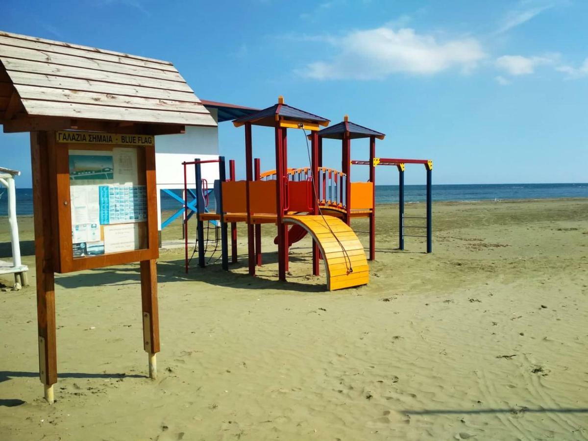 Beachfront Skyline Retreat 1Br Pool Central 라르나카 외부 사진